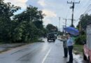 ใช้รถใข้ถนนด้วยความระมัดระวัง  ฝนตกหนักลมแรง ทำต้นไม้หักทับสายไฟขาด บริเวร ทางหลวงสาย 1148 บริเวณ บ้านทราย หมู่ 3